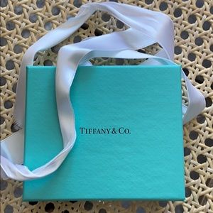 BNIB - Tiffany Paloma Picasso ‘smile’ necklace